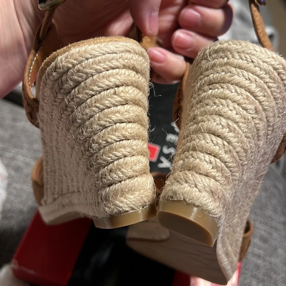 NWT Pesaro Skye Wedge Sandals